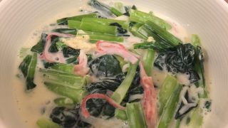 豆乳レシピ:カニカマと葉物野菜の豆乳クリーム煮