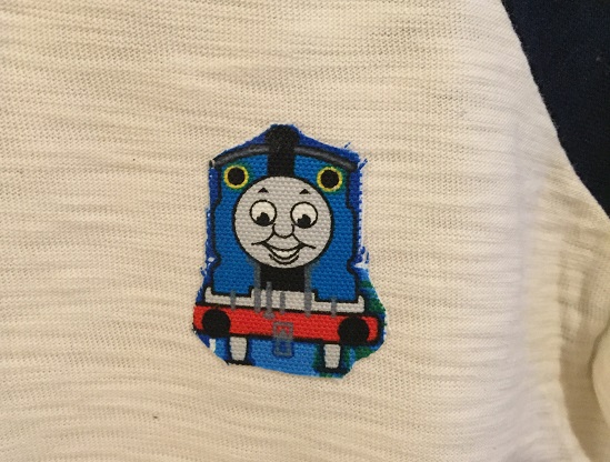 手作りトーマス布アップリケで無印良品 トーマスtシャツ